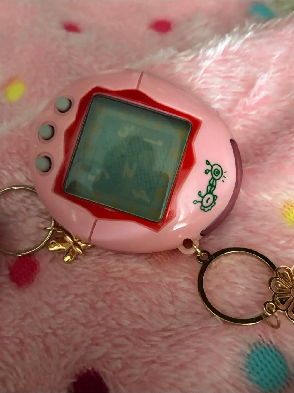 2004 Bandai Tamagotchi Plus (Tamagotchi Connection V1) w/Gold Key Rings & Charms